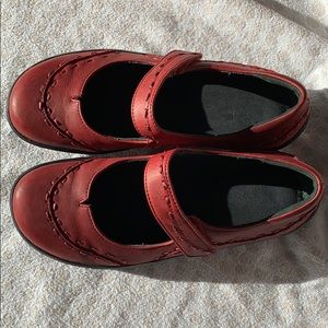 Ziera Velcro strap Red Mary Jane’s Size 7